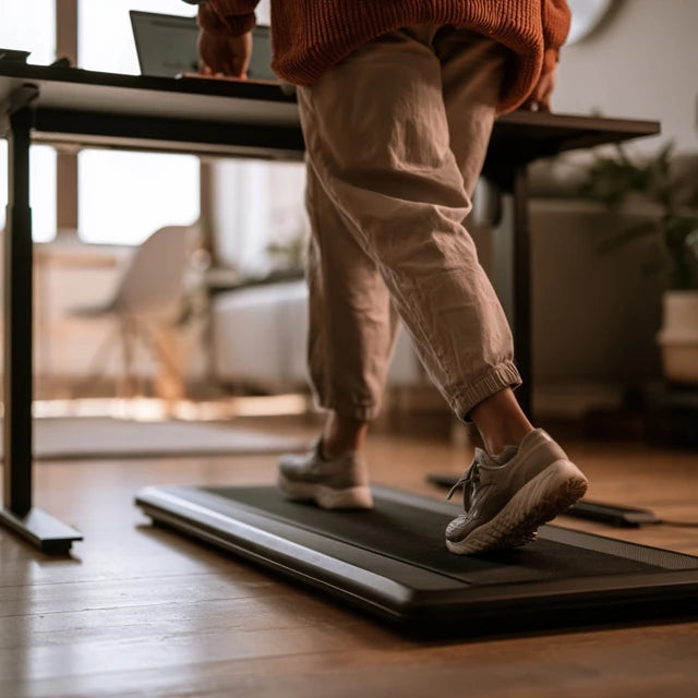 Runetic Tapis de Marche Pliable Compact – Inclinaison 9%, Sous Bureau